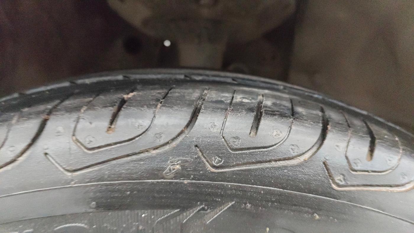 2017 Honda Amaze 1.2L I-VTEC S, Petrol, Manual, 68,739 km, Right Front Tyre Tread