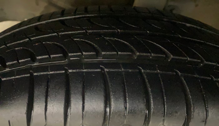 2015 Maruti Wagon R 1.0 VXI, Petrol, Manual, 64,362 km, Left Front Tyre Tread