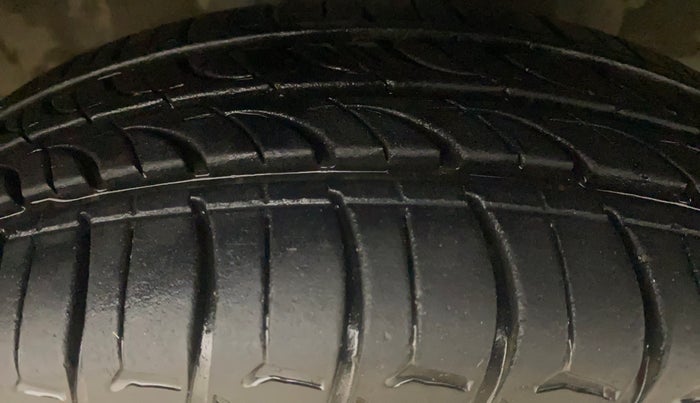 2015 Maruti Wagon R 1.0 VXI, Petrol, Manual, 64,362 km, Right Front Tyre Tread