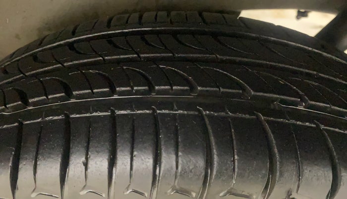 2015 Maruti Wagon R 1.0 VXI, Petrol, Manual, 64,362 km, Left Rear Tyre Tread