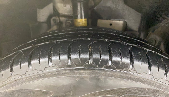2021 Ford Ecosport AMBIENTE 1.5L DIESEL, Diesel, Manual, 1,27,845 km, Right Front Tyre Tread