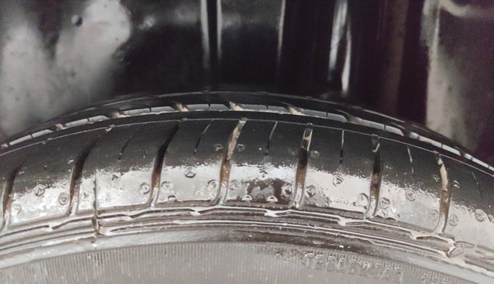 2022 Maruti Ciaz ZETA 1.5 SHVS MT PETROL, Petrol, Manual, 41,768 km, Left Rear Tyre Tread