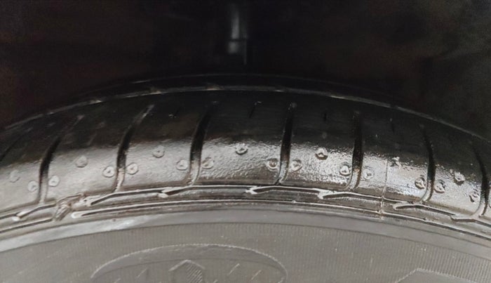 2022 Maruti Ciaz ZETA 1.5 SHVS MT PETROL, Petrol, Manual, 41,768 km, Right Front Tyre Tread