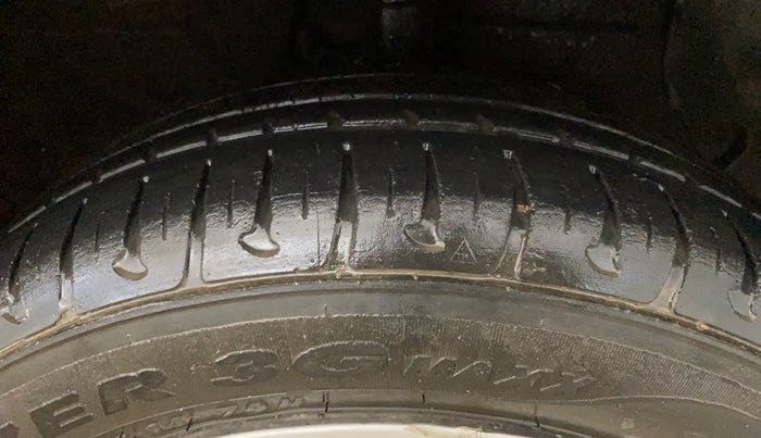 2015 Hyundai Grand i10 SPORTZ 1.2 KAPPA VTVT, Petrol, Manual, 52,891 km, Right Front Tyre Tread