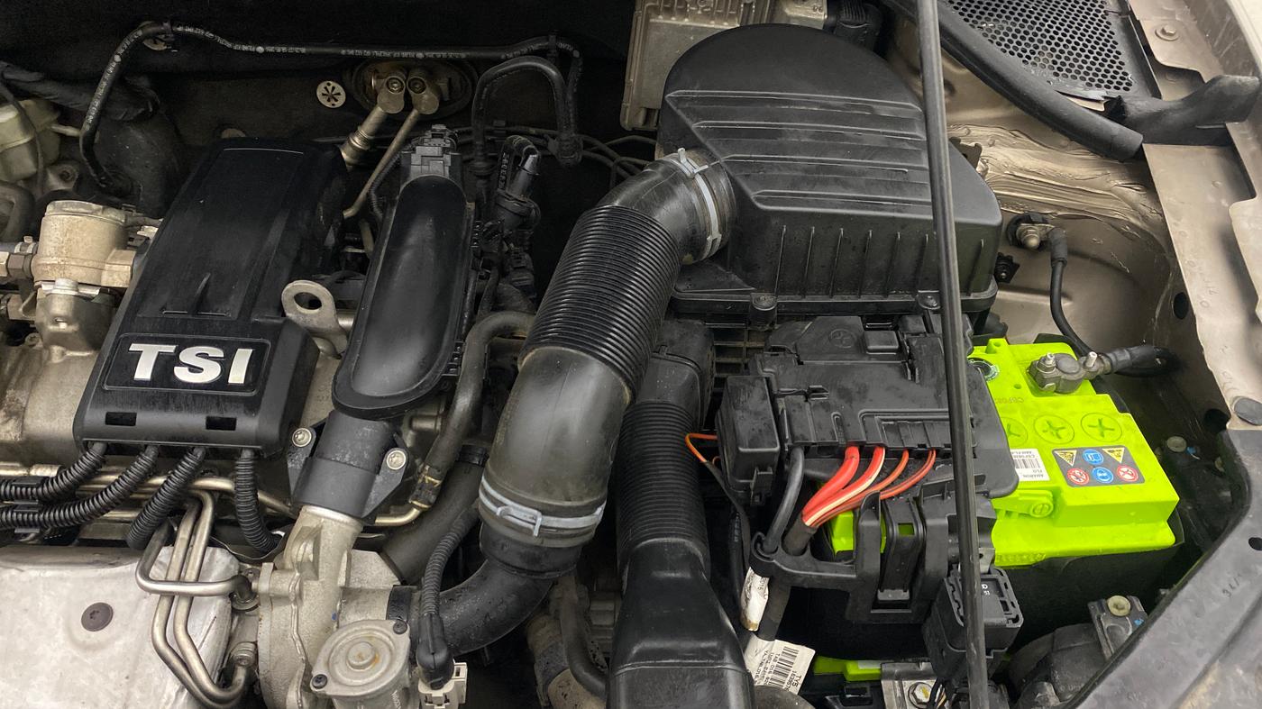 2016 Volkswagen Vento HIGHLINE PETROL AT, Petrol, Automatic, 49,229 km, Engine View - Left