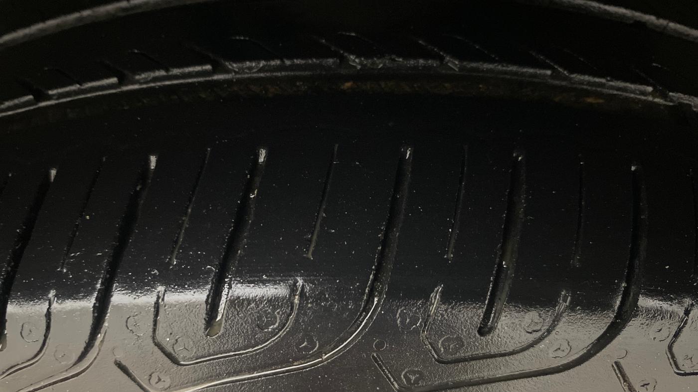 2016 Volkswagen Vento HIGHLINE PETROL AT, Petrol, Automatic, 49,229 km, Left Front Tyre Tread