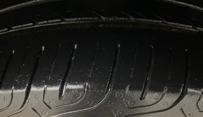 2016 Volkswagen Vento HIGHLINE PETROL AT, Petrol, Automatic, 49,229 km, Left Front Tyre Tread
