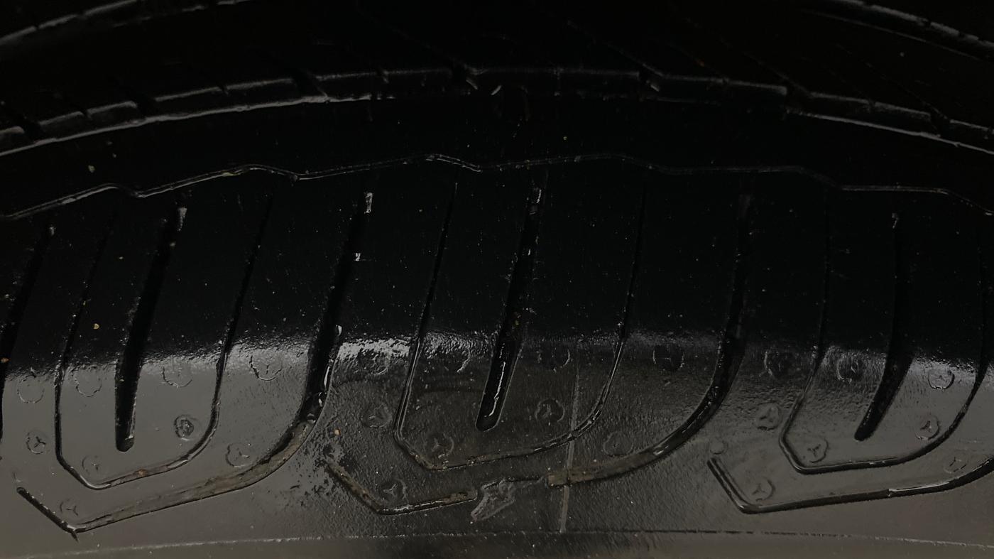 2016 Volkswagen Vento HIGHLINE PETROL AT, Petrol, Automatic, 49,229 km, Right Rear Tyre Tread