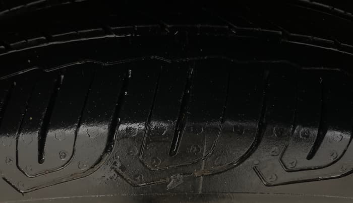 2016 Volkswagen Vento HIGHLINE PETROL AT, Petrol, Automatic, 49,229 km, Right Rear Tyre Tread