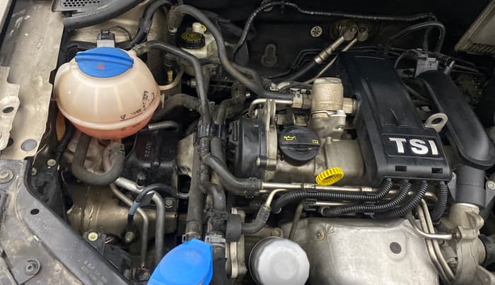 2016 Volkswagen Vento HIGHLINE PETROL AT, Petrol, Automatic, 49,229 km, Engine View - Right