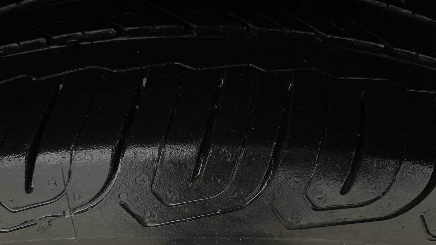 2016 Volkswagen Vento HIGHLINE PETROL AT, Petrol, Automatic, 49,229 km, Left Rear Tyre Tread