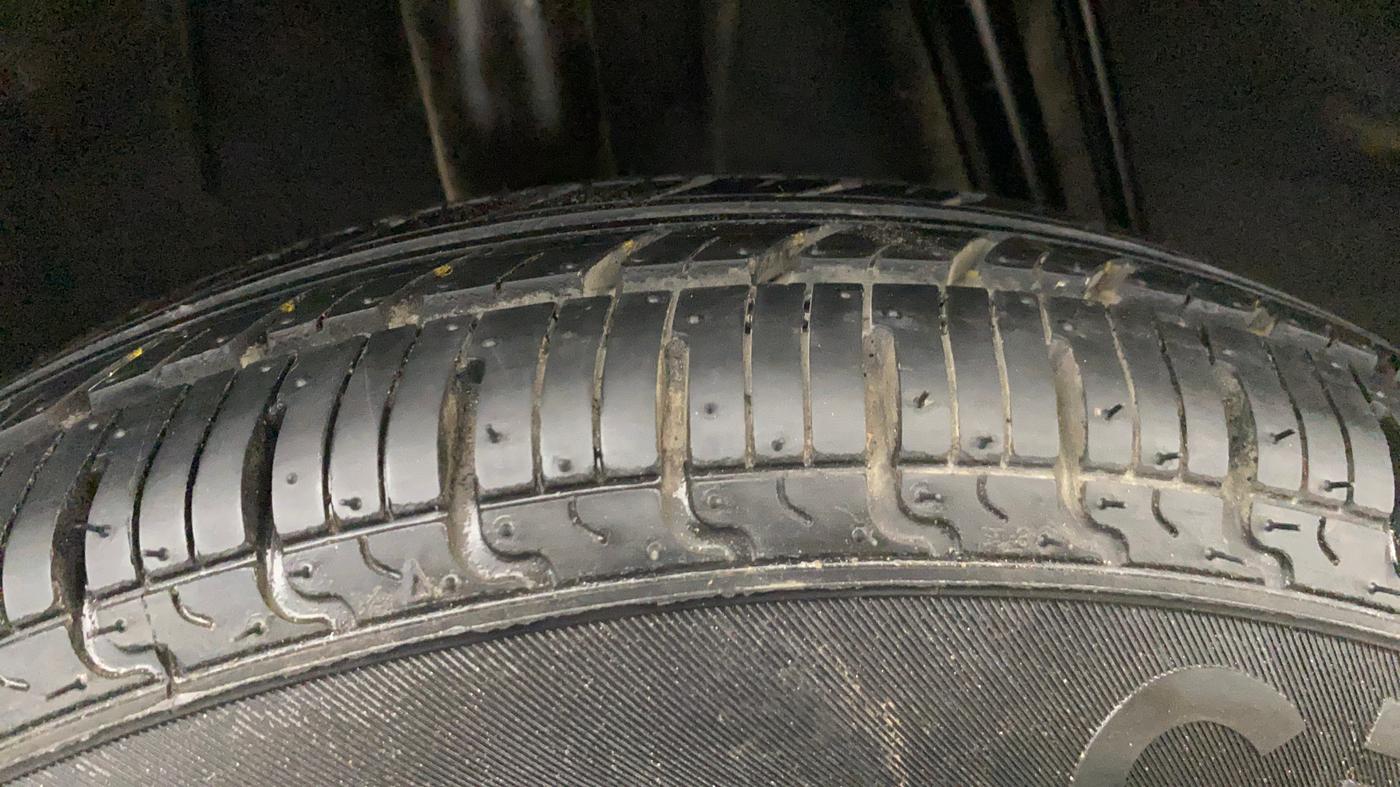 2019 Renault Kwid RXL, Petrol, Manual, 23,680 km, Right Rear Tyre Tread