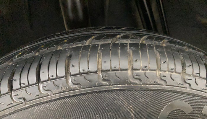 2019 Renault Kwid RXL, Petrol, Manual, 23,680 km, Right Rear Tyre Tread