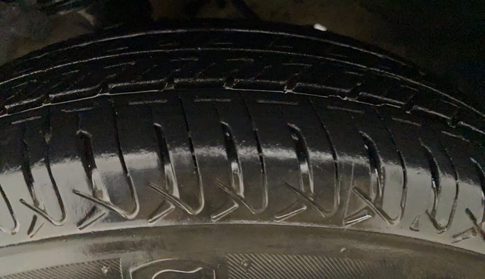 2015 Maruti Alto 800 LXI, Petrol, Manual, 53,512 km, Left Front Tyre Tread