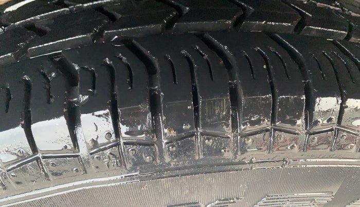 2014 Maruti Swift Dzire VXI, Petrol, Manual, 39,932 km, Right Rear Tyre Tread