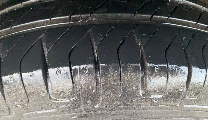 2014 Maruti Swift Dzire VXI, Petrol, Manual, 39,932 km, Left Front Tyre Tread
