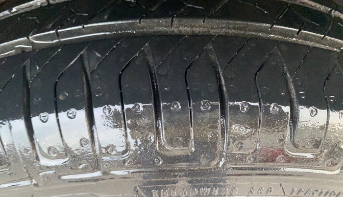 2014 Maruti Swift Dzire VXI, Petrol, Manual, 39,932 km, Right Front Tyre Tread