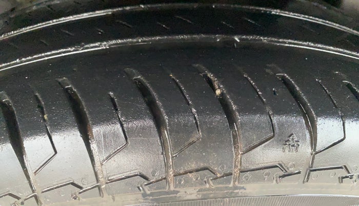 2014 Maruti Swift Dzire VXI, Petrol, Manual, 39,932 km, Left Rear Tyre Tread