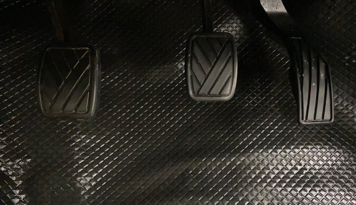 2014 Maruti Swift Dzire VXI, Petrol, Manual, 39,932 km, Pedals