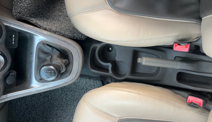 2013 Hyundai i10 SPORTZ 1.1, Petrol, Manual, 50,742 km, Gear Lever