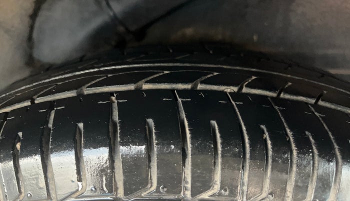 2013 Hyundai i10 SPORTZ 1.1, Petrol, Manual, 50,742 km, Left Rear Tyre Tread