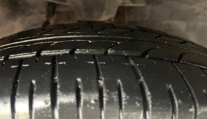 2013 Hyundai i10 SPORTZ 1.1, Petrol, Manual, 50,742 km, Right Front Tyre Tread