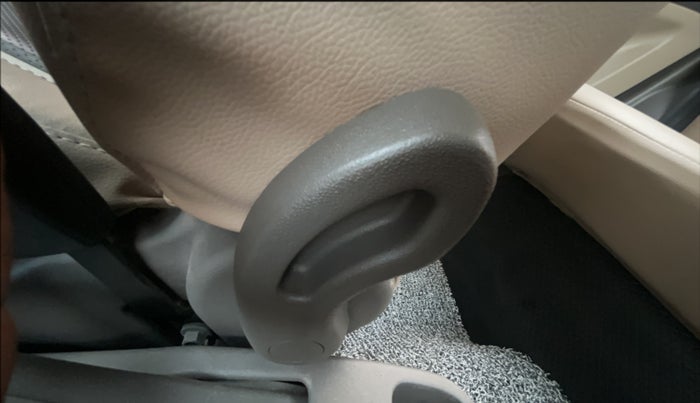 2013 Hyundai i10 SPORTZ 1.1, Petrol, Manual, 50,742 km, Driver Side Adjustment Panel