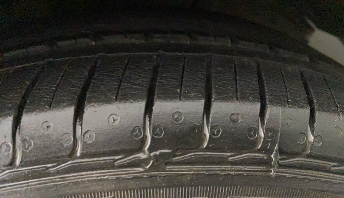 2014 Maruti Ertiga VXI CNG, CNG, Manual, 58,315 km, Left Rear Tyre Tread