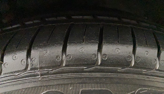 2014 Maruti Ertiga VXI CNG, CNG, Manual, 58,315 km, Left Front Tyre Tread