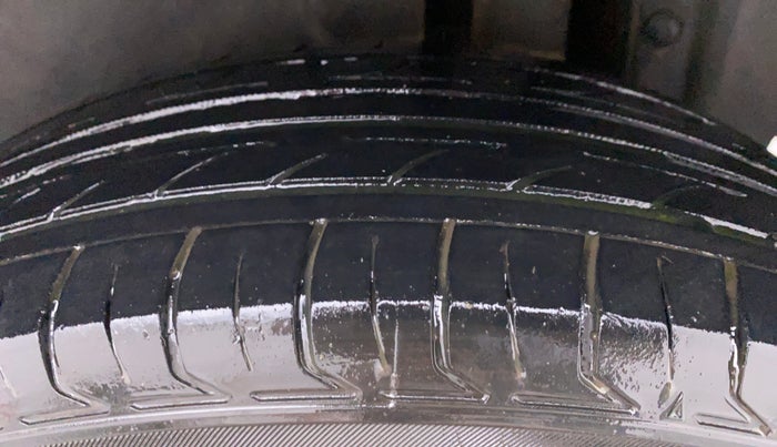 2014 Maruti Swift VXI D, Petrol, Manual, 54,630 km, Left Rear Tyre Tread