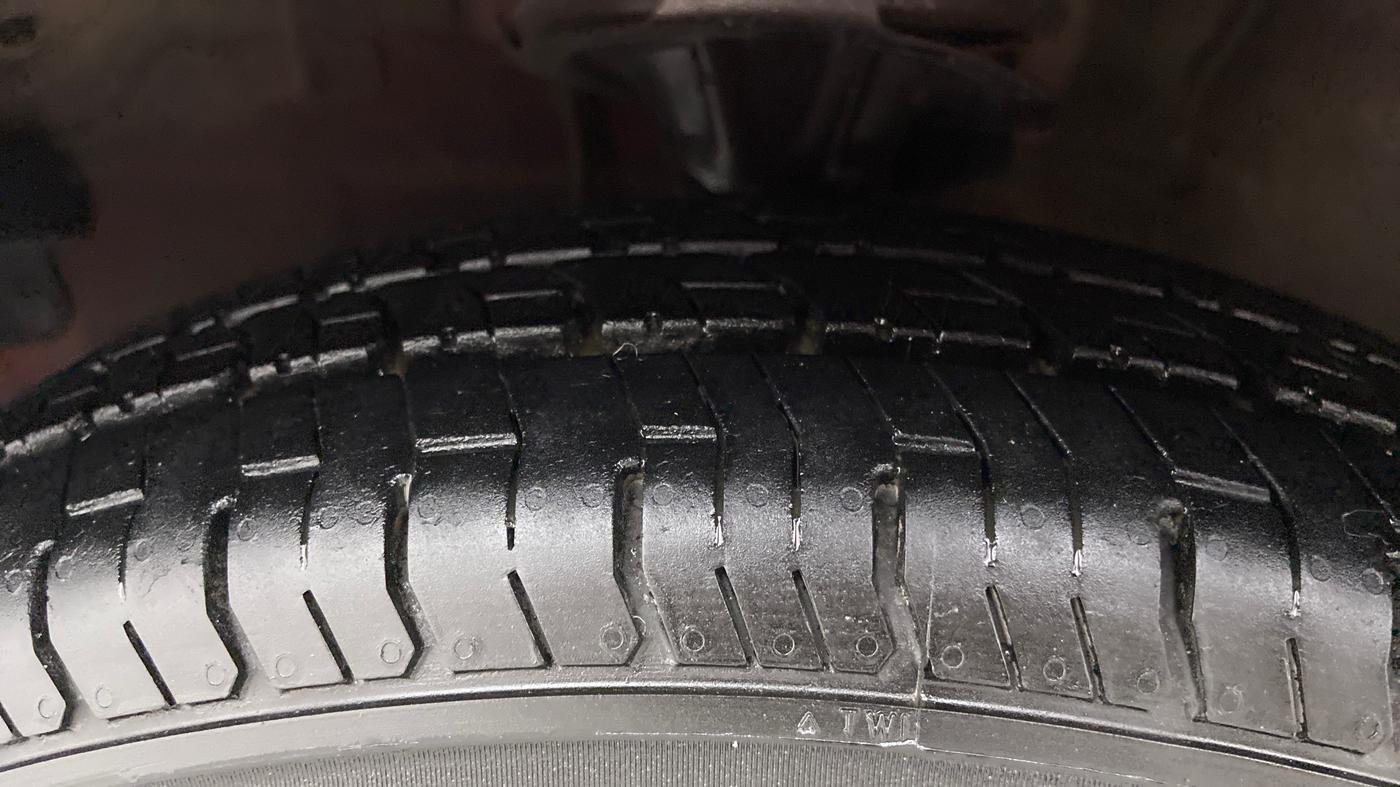 2013 Hyundai i10 MAGNA 1.1, Petrol, Manual, 57,078 km, Left Front Tyre Tread