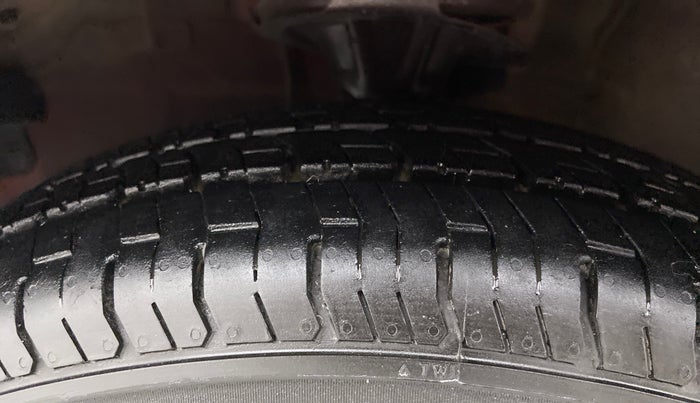 2013 Hyundai i10 MAGNA 1.1, Petrol, Manual, 57,078 km, Left Front Tyre Tread
