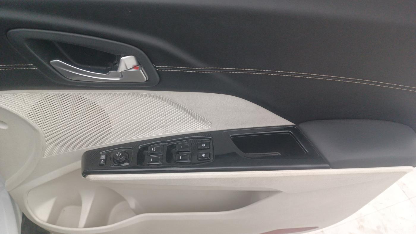 2024 Mahindra XUV 3XO AX7 1.5 Turbo Diesel Autoshift Plus, Diesel, Automatic, 22,805 km, Driver Side Door Panels Control