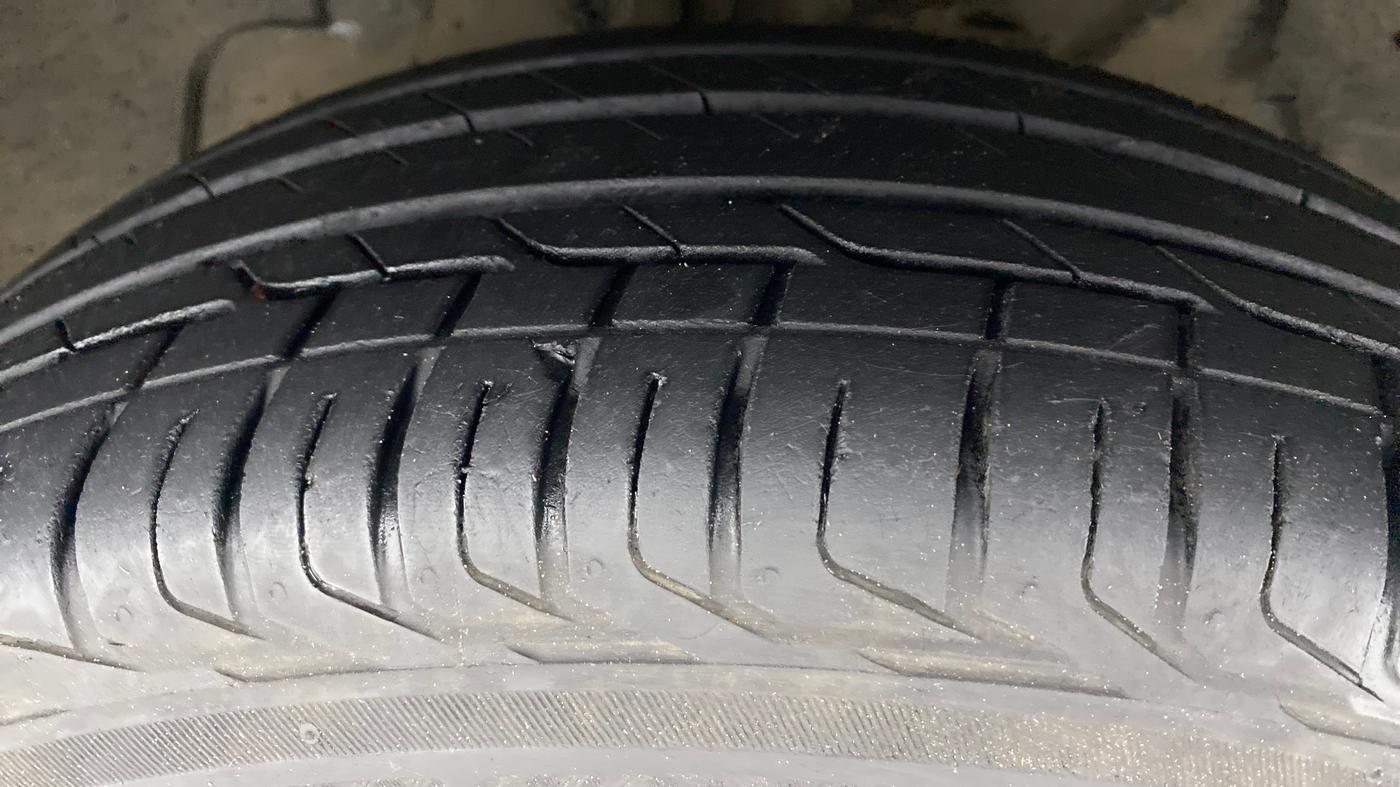 2021 Tata NEXON XM SUNROOF 1.5 RTQ, Diesel, Manual, 20,814 km, Left Front Tyre Tread