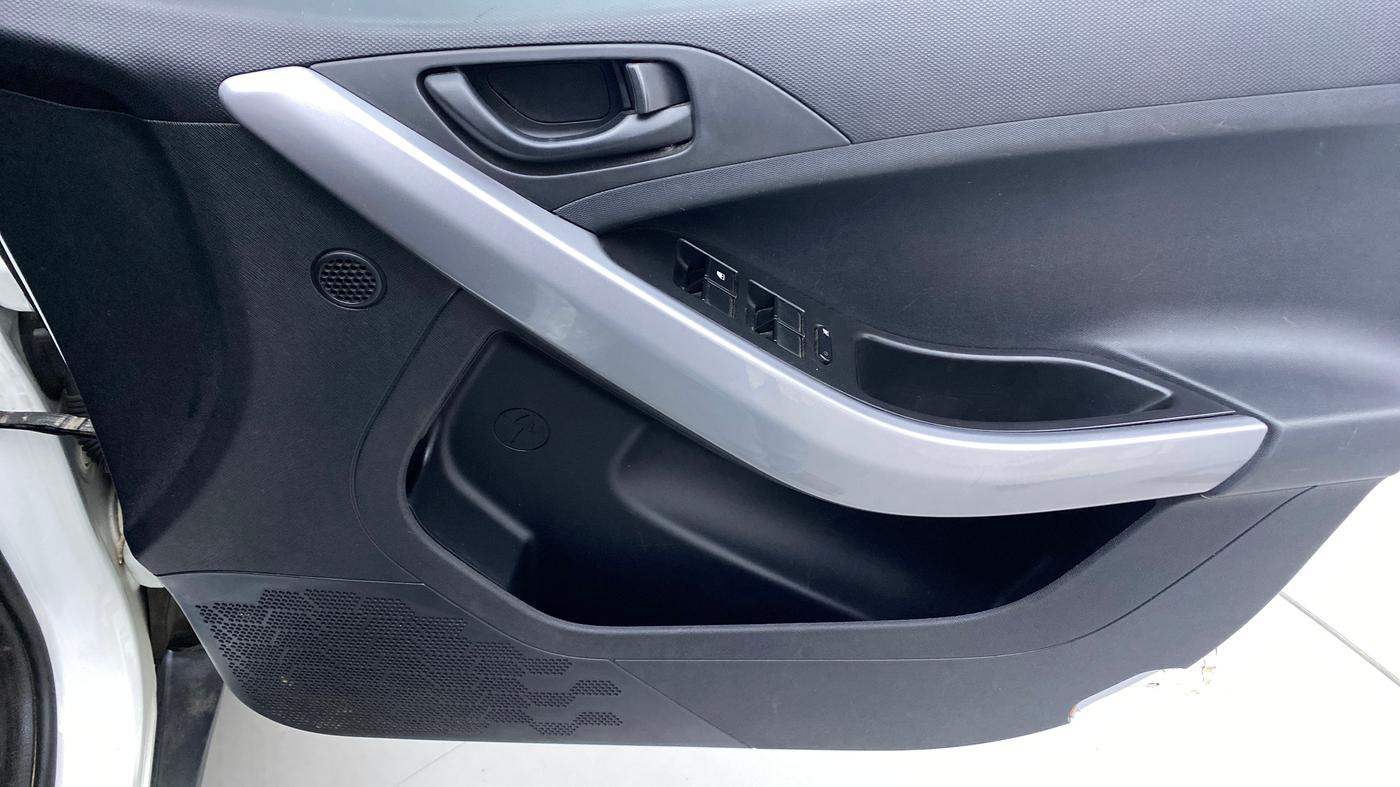 2021 Tata NEXON XM SUNROOF 1.5 RTQ, Diesel, Manual, 20,814 km, Driver Side Door Panels Control