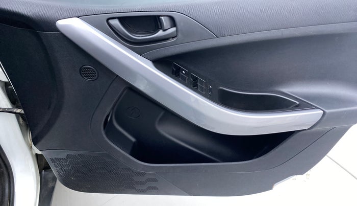 2021 Tata NEXON XM SUNROOF 1.5 RTQ, Diesel, Manual, 20,814 km, Driver Side Door Panels Control