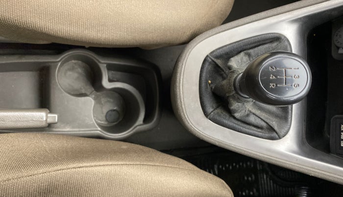 2016 Hyundai i10 SPORTZ 1.1, Petrol, Manual, 39,855 km, Gear Lever