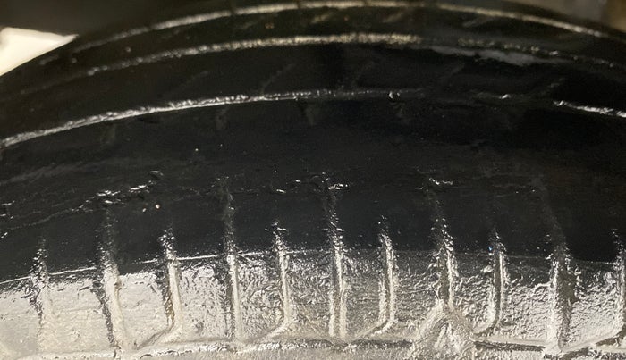 2016 Hyundai i10 SPORTZ 1.1, Petrol, Manual, 39,855 km, Left Front Tyre Tread