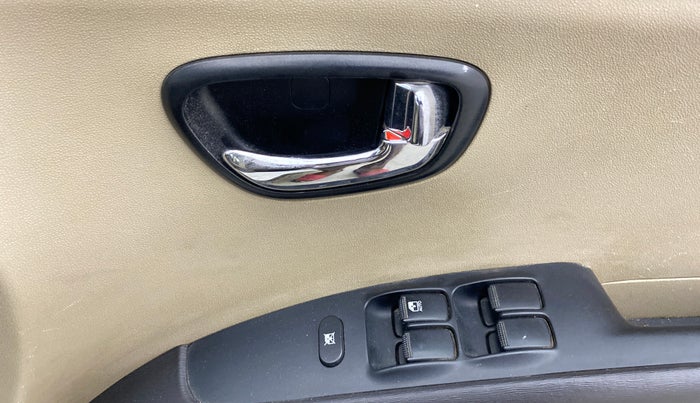 2016 Hyundai i10 SPORTZ 1.1, Petrol, Manual, 39,855 km, Driver Side Door Panels Control