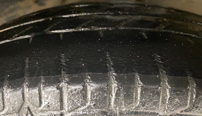 2016 Hyundai i10 SPORTZ 1.1, Petrol, Manual, 39,855 km, Right Front Tyre Tread