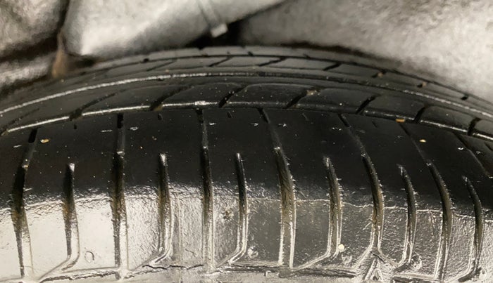 2016 Hyundai i10 SPORTZ 1.1, Petrol, Manual, 39,855 km, Left Rear Tyre Tread