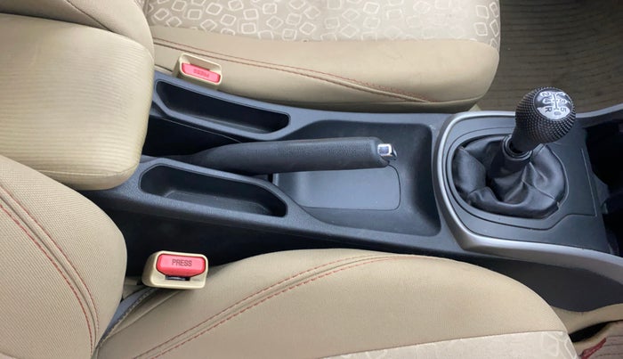 2016 Honda City 1.5L I-VTEC V MT, Petrol, Manual, 74,578 km, Gear Lever