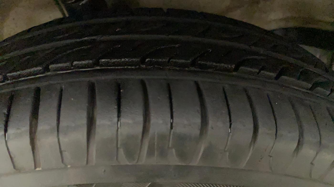 2018 Maruti Wagon R 1.0 VXI AMT, Petrol, Automatic, 34,473 km, Left Front Tyre Tread