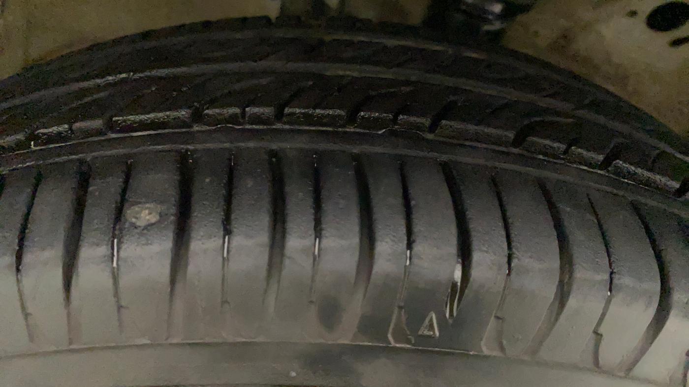 2018 Maruti Wagon R 1.0 VXI AMT, Petrol, Automatic, 34,473 km, Right Rear Tyre Tread