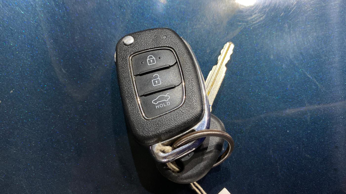 2022 Hyundai GRAND I10 NIOS MAGNA CORPORATE EDITION 1.2 KAPPA VTVT, Petrol, Manual, 27,855 km, Key Close Up