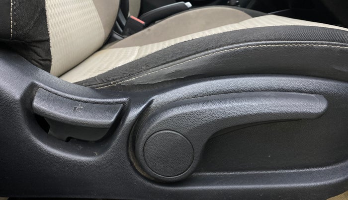 2018 Hyundai Elite i20 ASTA 1.2, Petrol, Manual, 1,15,411 km, Driver Side Adjustment Panel