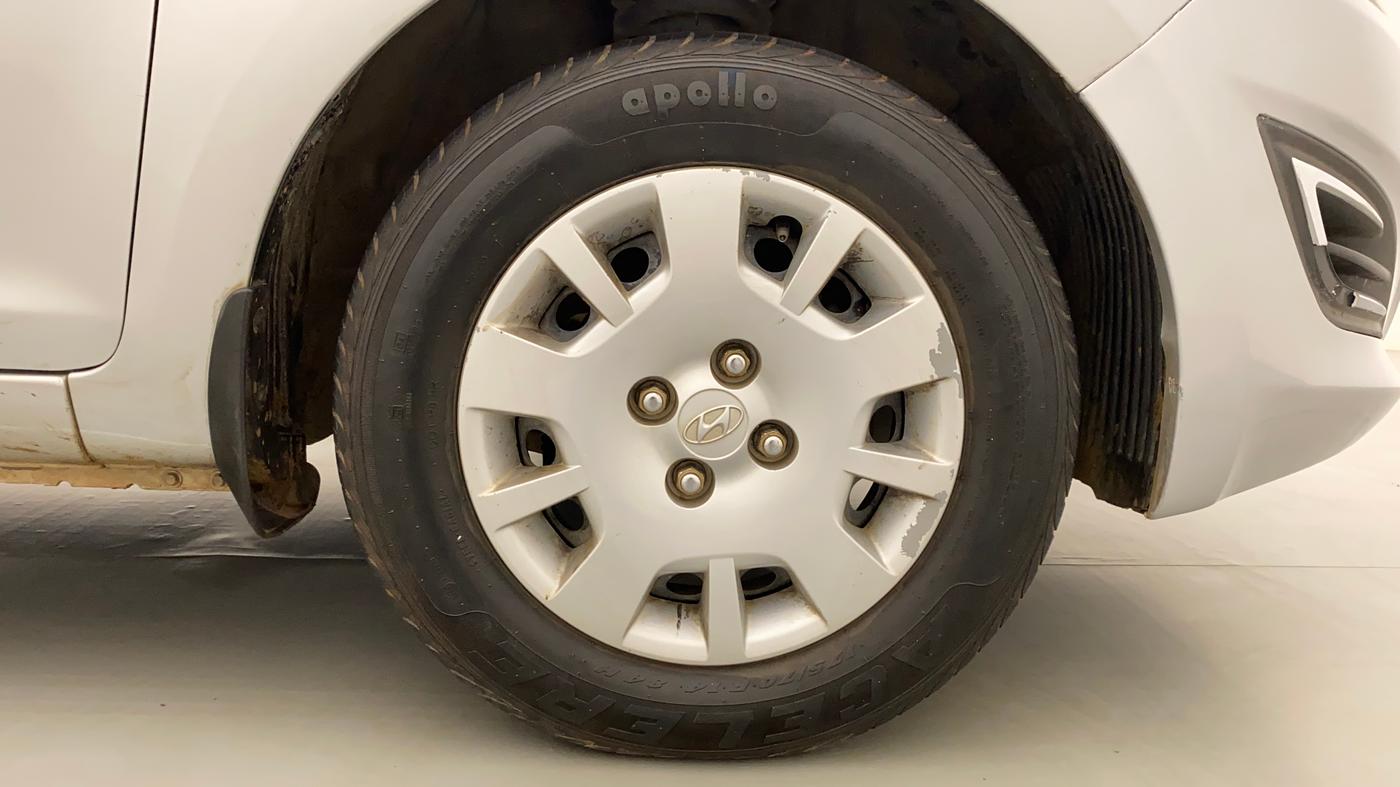 2013 Hyundai i20 MAGNA (O) 1.2, Petrol, Manual, 50,116 km, Right Front Wheel