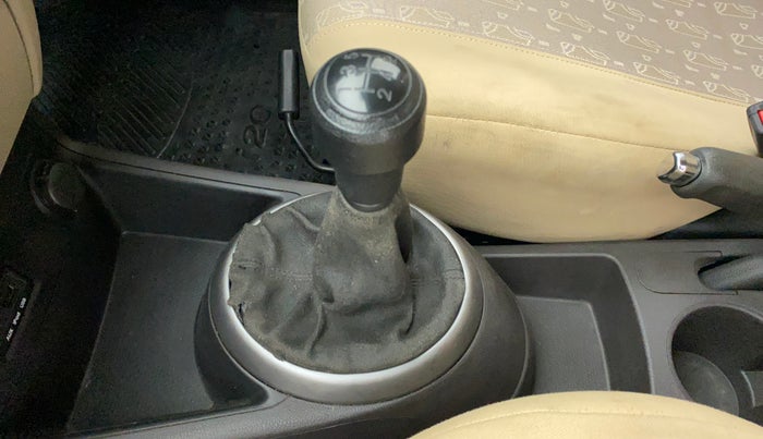 2013 Hyundai i20 MAGNA (O) 1.2, Petrol, Manual, 50,116 km, Gear lever - Boot cover slightly torn