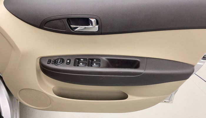 2013 Hyundai i20 MAGNA (O) 1.2, Petrol, Manual, 50,116 km, Driver Side Door Panels Control