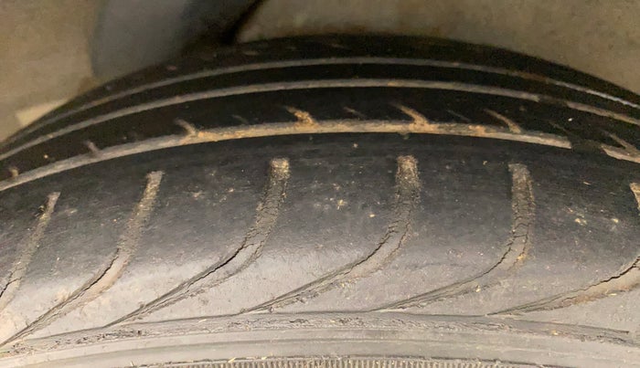 2013 Hyundai i20 MAGNA (O) 1.2, Petrol, Manual, 50,116 km, Left Rear Tyre Tread